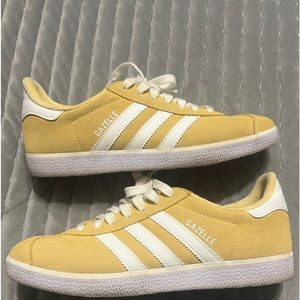 Like New Adidas Gazelle athletic shoes